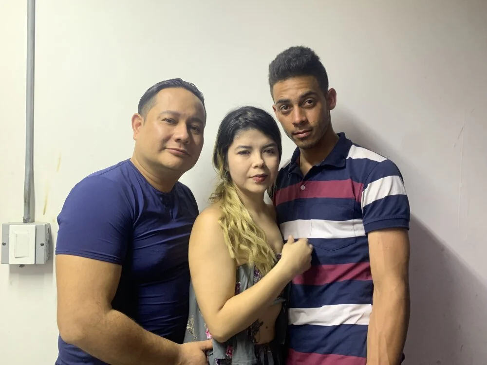 CamilaGirlAndTwoBoy offline XXX-chat