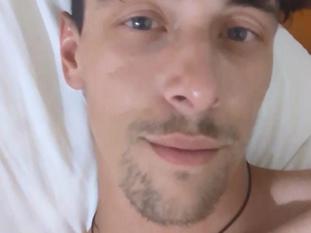 xXAshtonXx's Offline XXX Chat