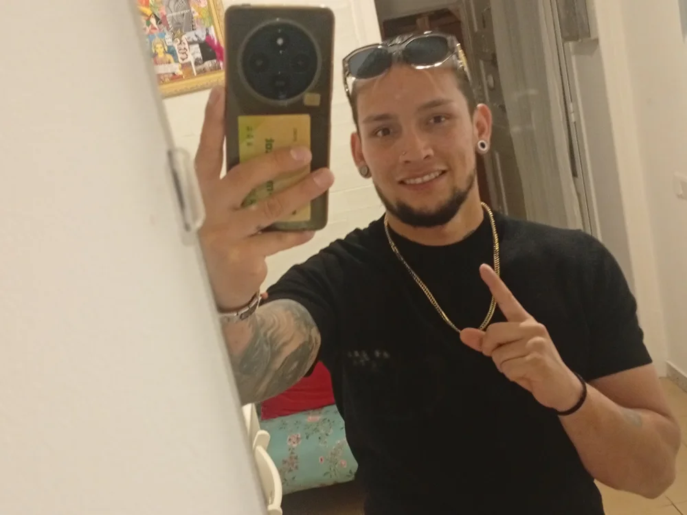 boyrolo24 offline XXX-chat
