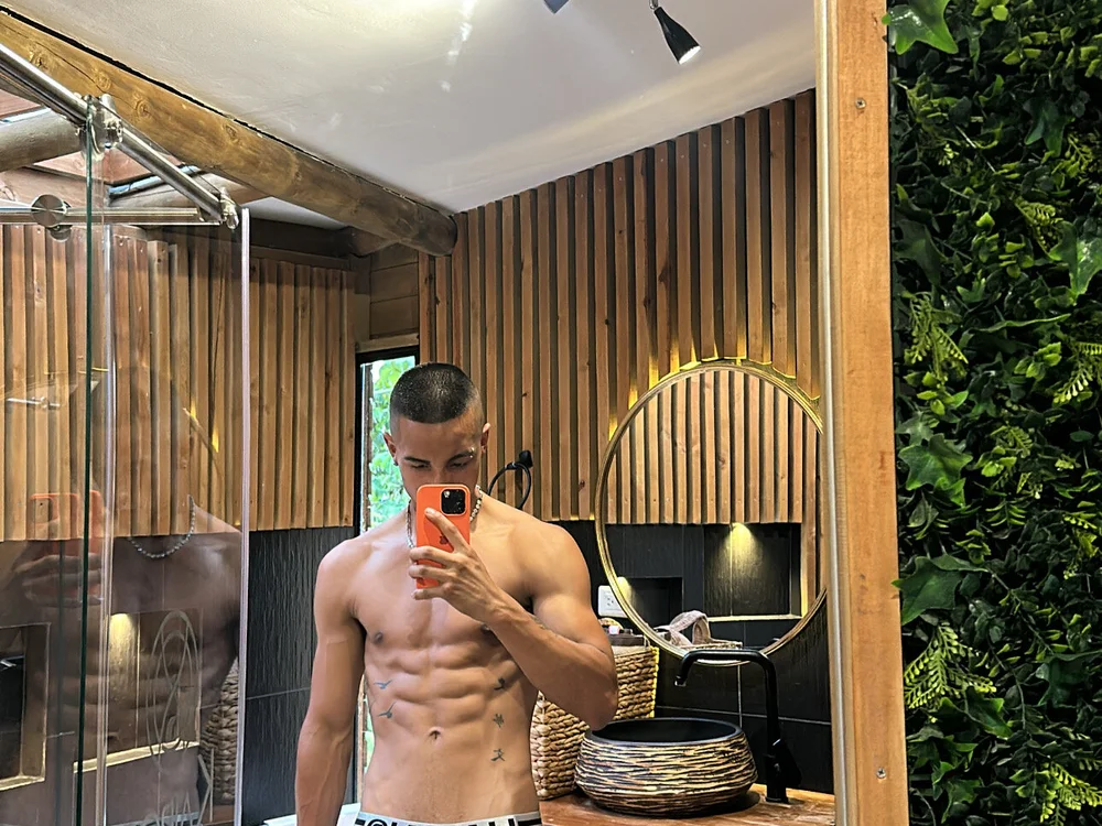 willclayy Offline XXX Chat
