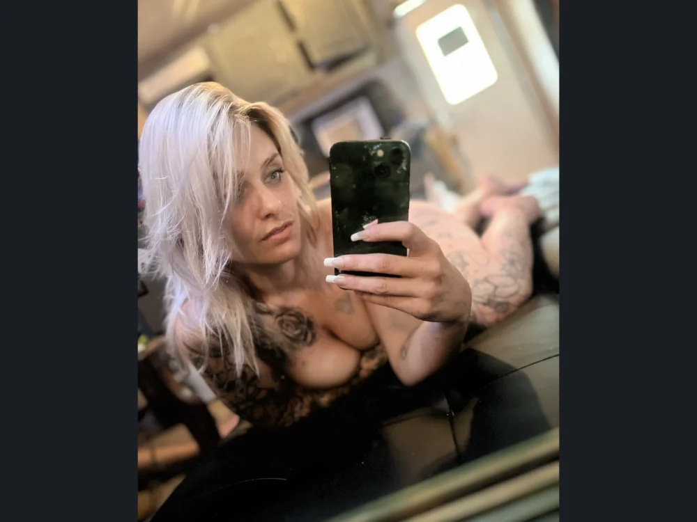 BriTaySayy's Offline XXX Chat