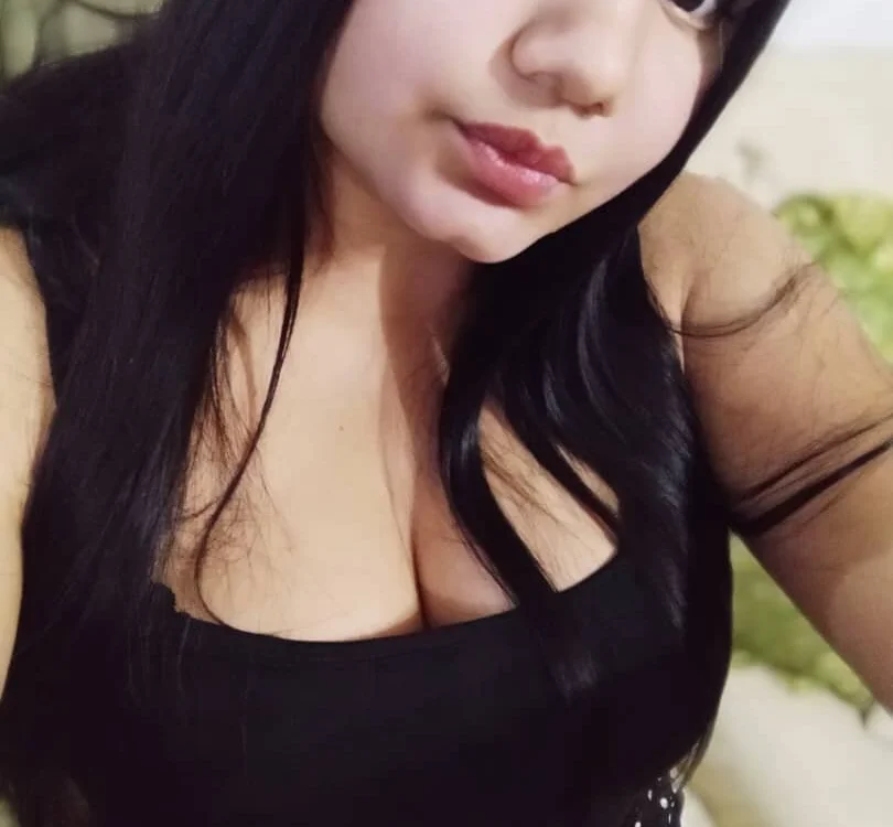 Ana_Leo22's Offline Chat Room