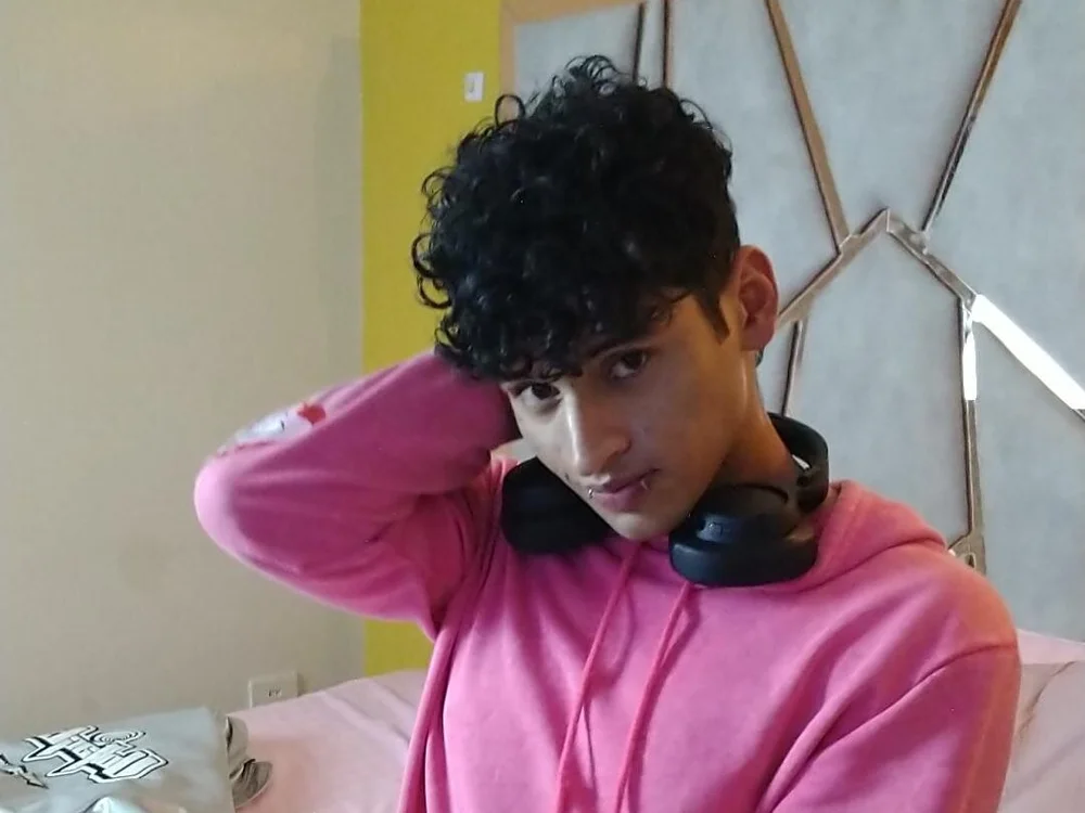 Axel_Hilton's Offline Chat Room