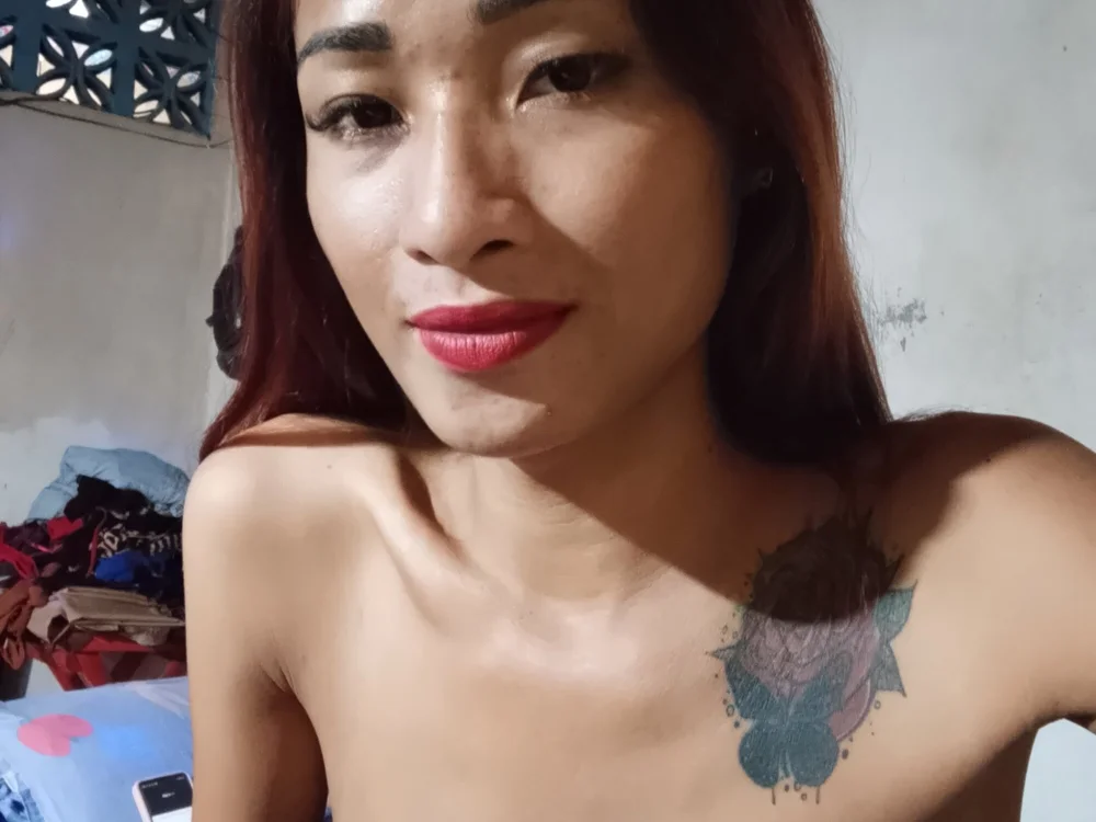 HOT_ASIAN25's Offline Chat Room