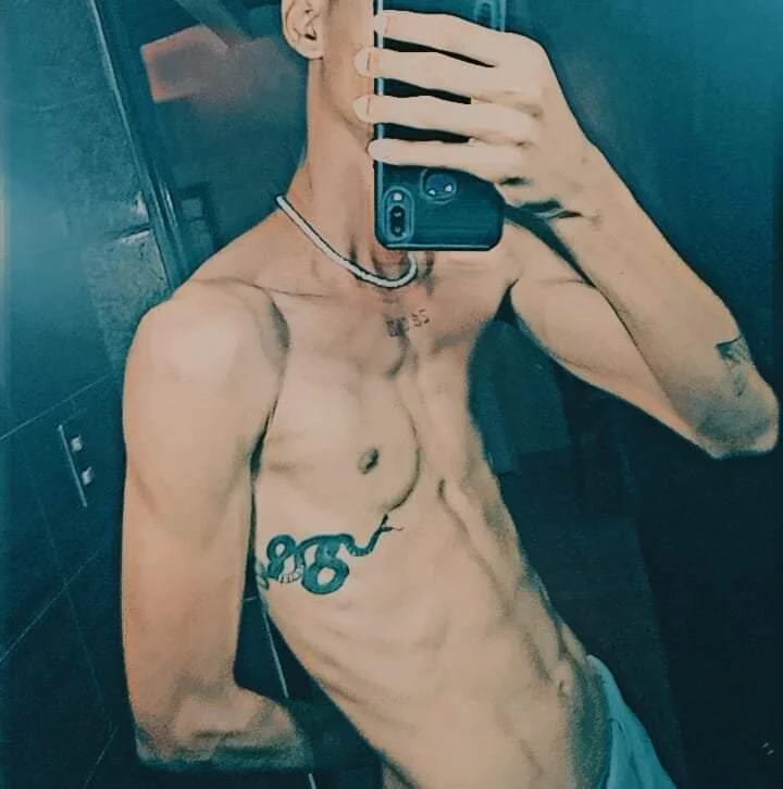 hot_guy_bigcock2's Offline XXX Chat