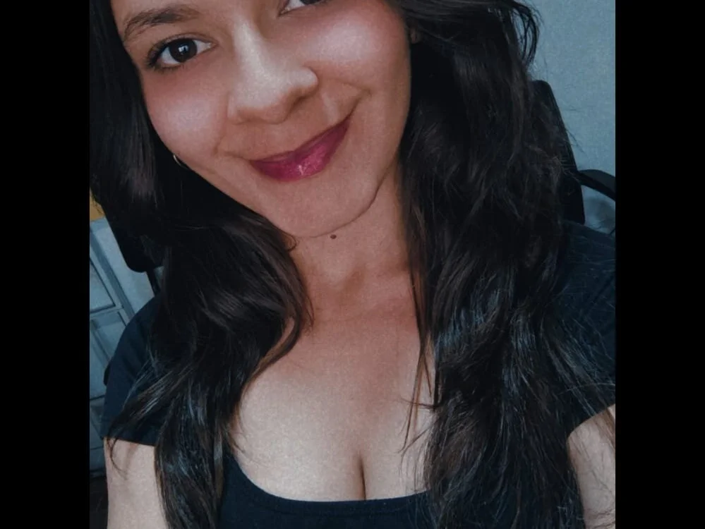 Mia_Ardiente's Offline XXX Chat