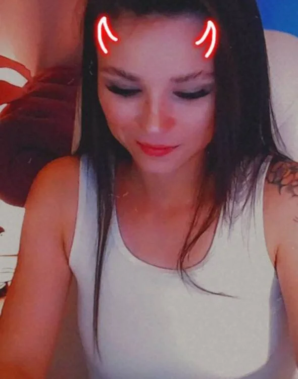 Catherine_Pirs' Offline Chat Room