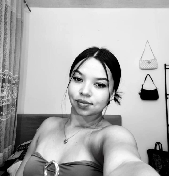 briana_cute18's Offline XXX Chat