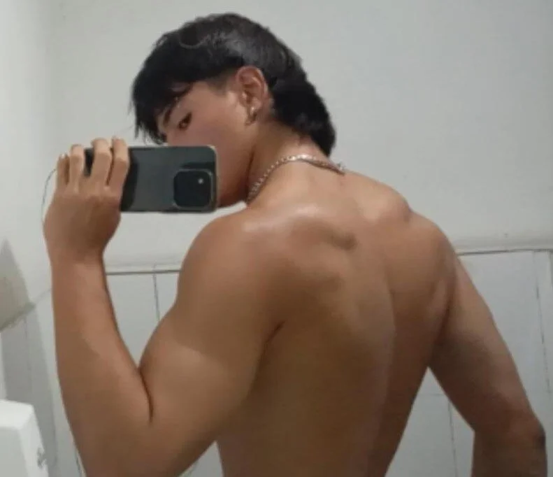 Liam_Grayson_n Offline XXX chat