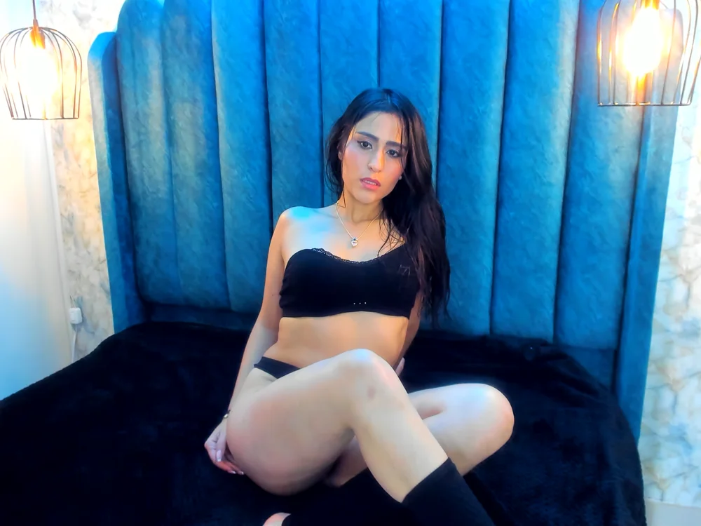 _Alahiia_ offline XXX-chat