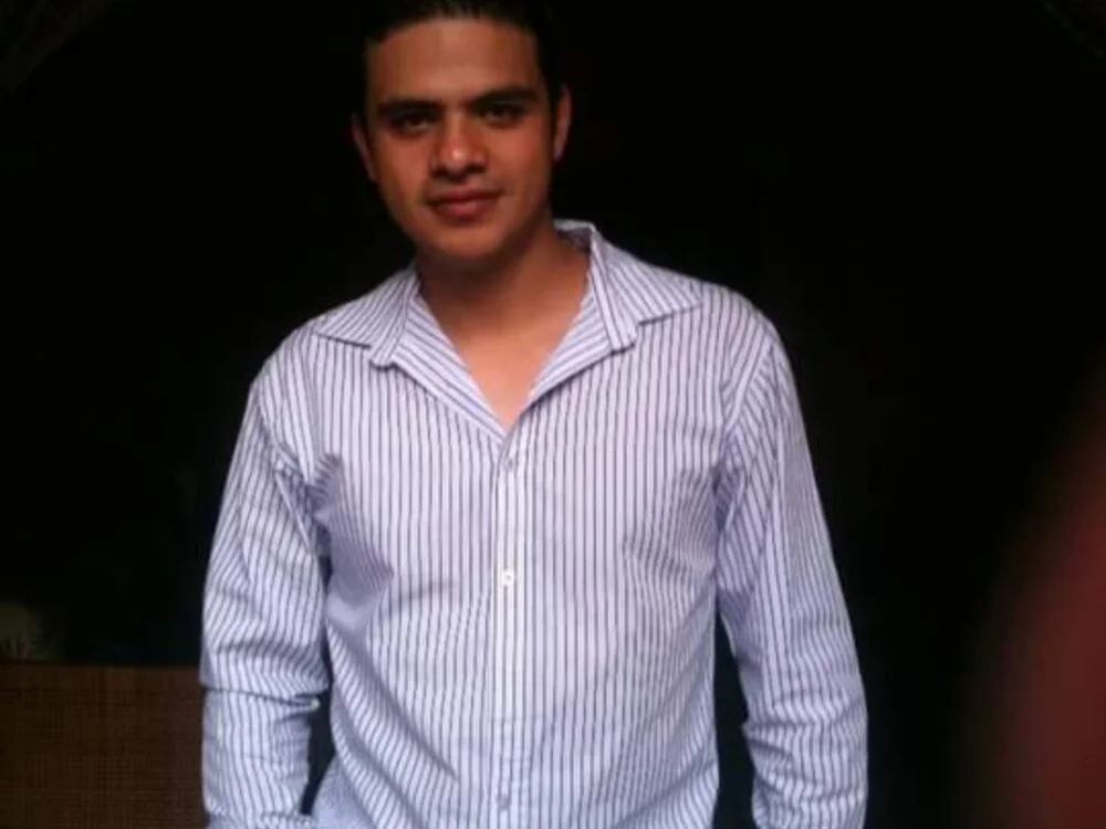 Carlos16628 Chat XXX Ngoại tuyến