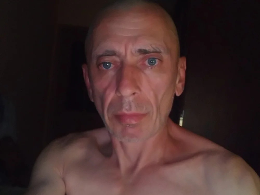 Dodg2000's Offline Chat Room