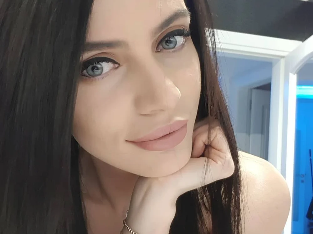 Leanora_'s Offline Chat Room