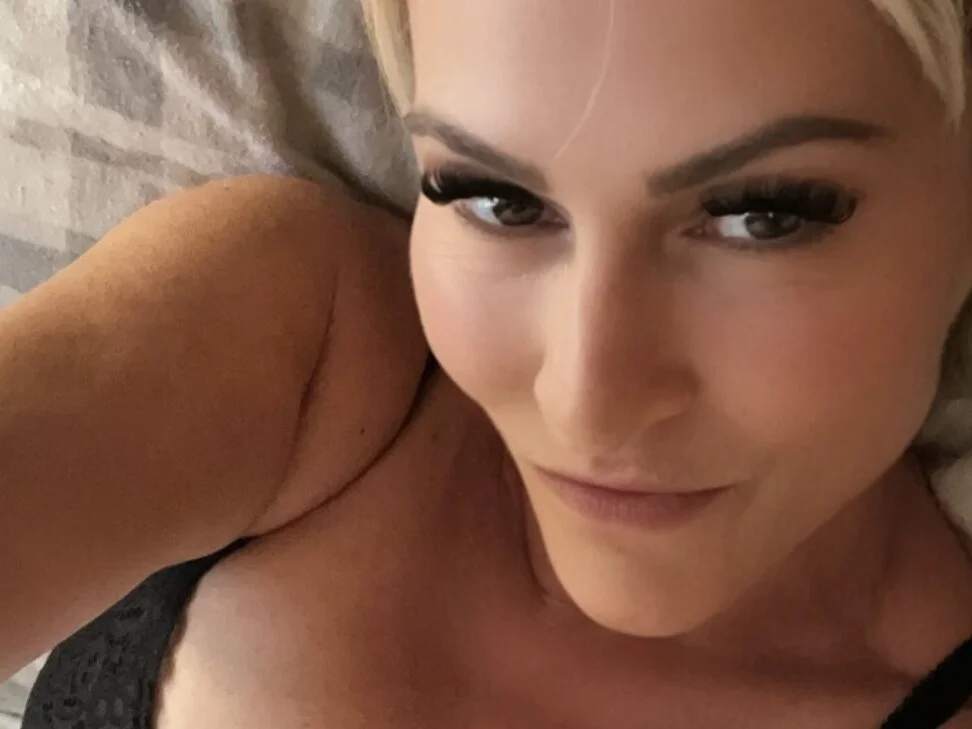 lusty_lizzy's Offline XXX Chat