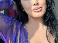 Seriraya élő XXX-chatje