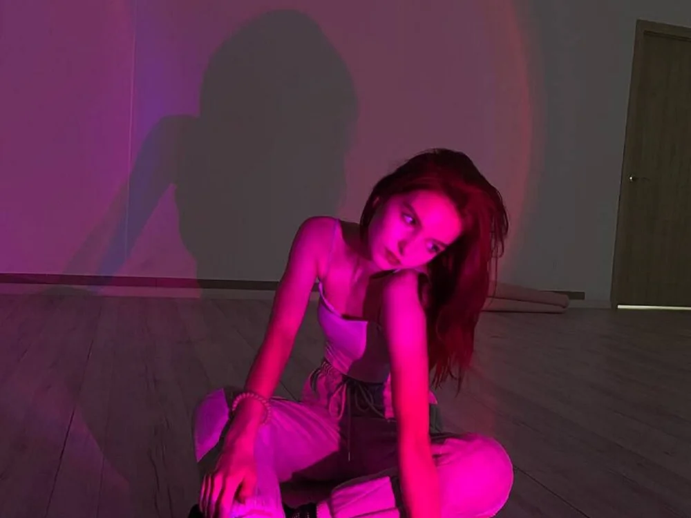 AlodieCoppinger's Offline XXX Chat