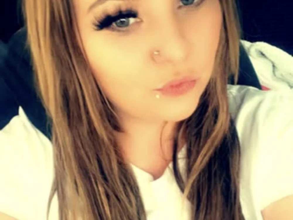 Curvy-StephX's Offline Chat Room