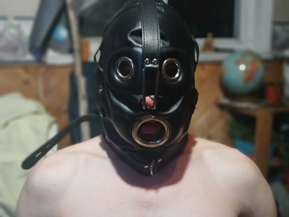 humiliatedslave's Offline Chat Room