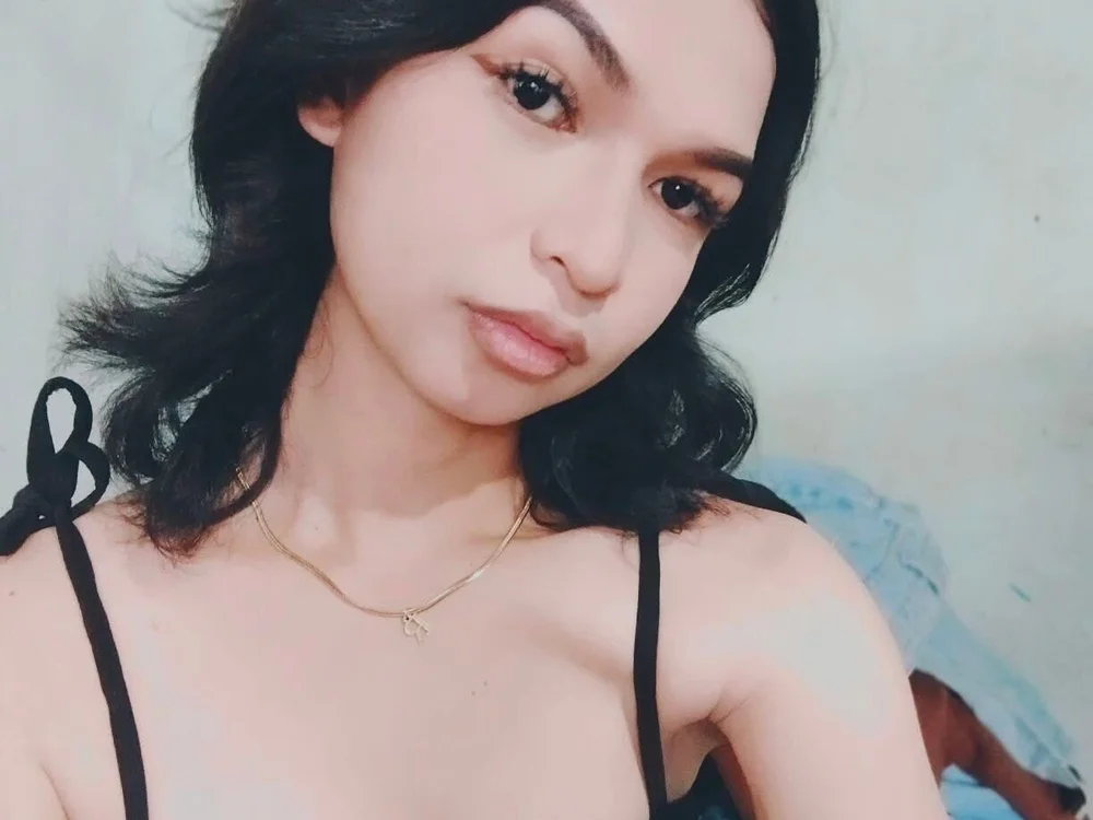 Darling_Transgender's Offline Chat Room