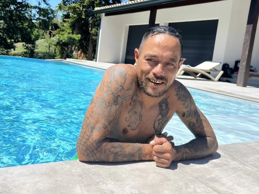 Mile_Amani Offline XXX-chat