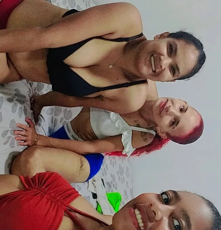 Trioslutty's Offline XXX Chat