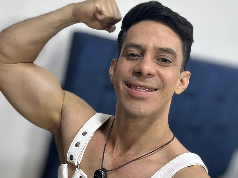 צ'אט XXX לא מקוון של JoseRumbero26