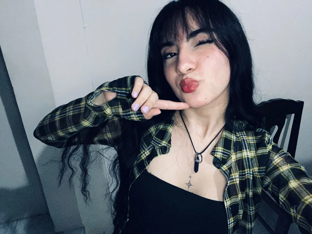 Luciebell's Offline Chat Room