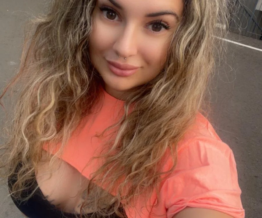 QueenDivinna's Offline Chat Room
