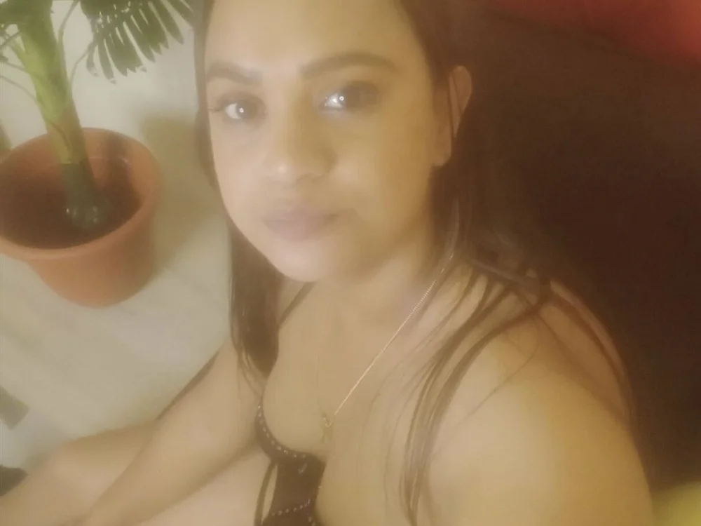 IndianBarbie32's Offline Chat Room