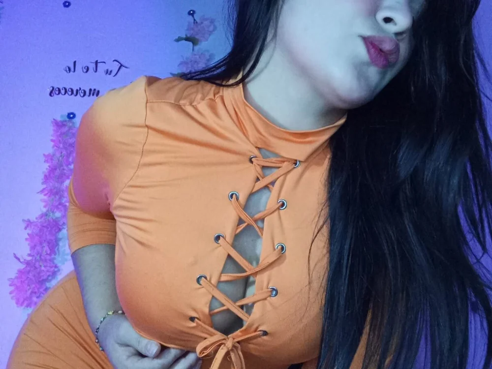 ThaniaMiller offline chatrum