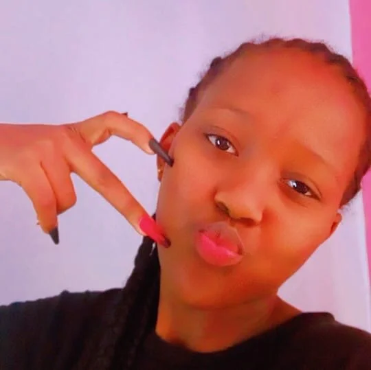 Caryyyl's Live XXX Chat