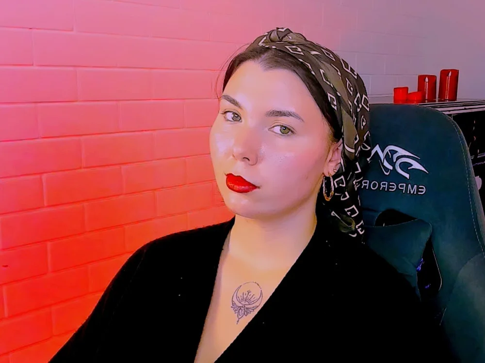 EmilyElions' Offline Chat Room