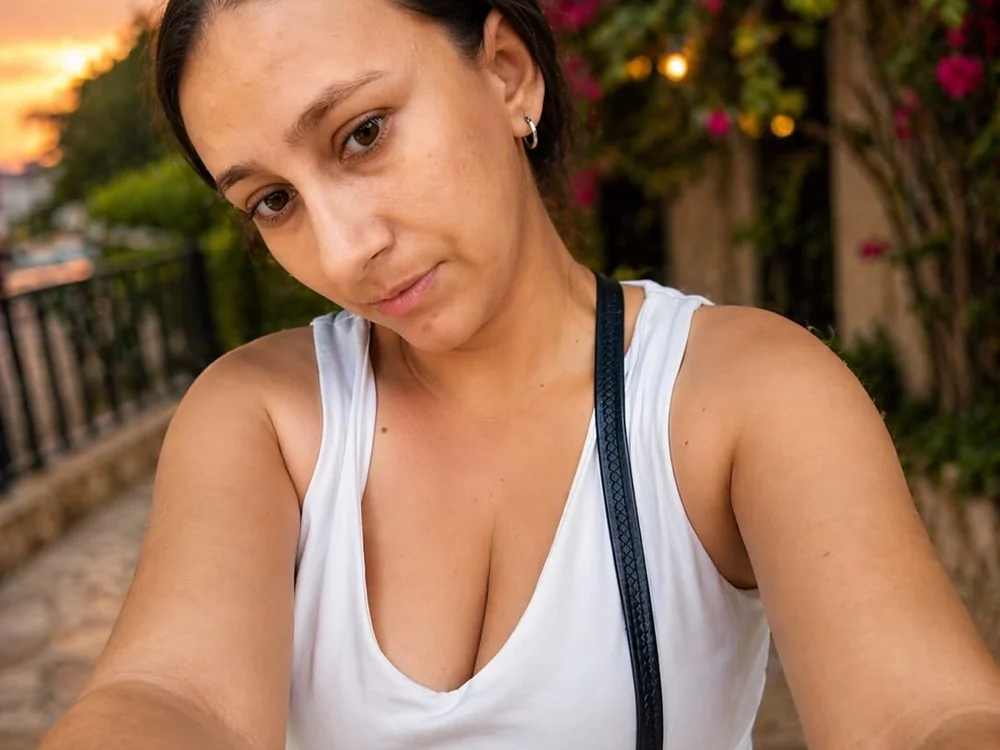 mikela-'s Offline XXX Chat