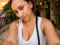 mikela-'s webcam live show