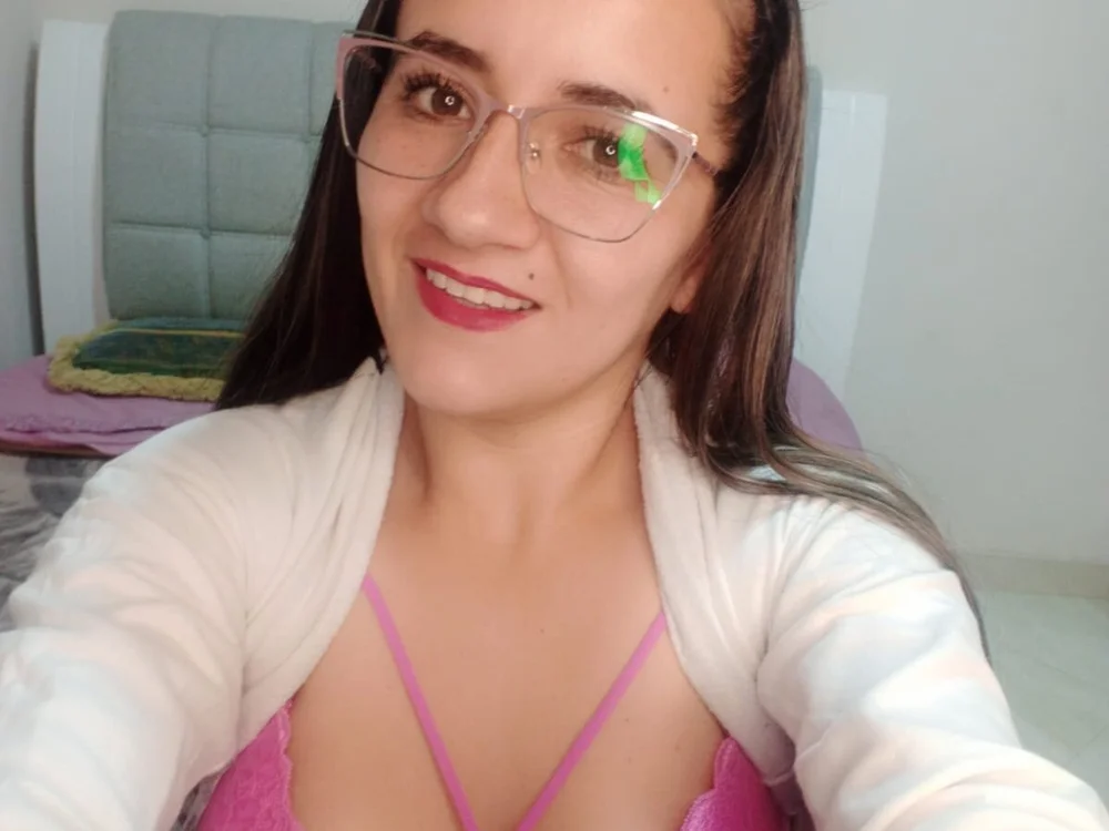 Dayanna_Smitt offline chatrum