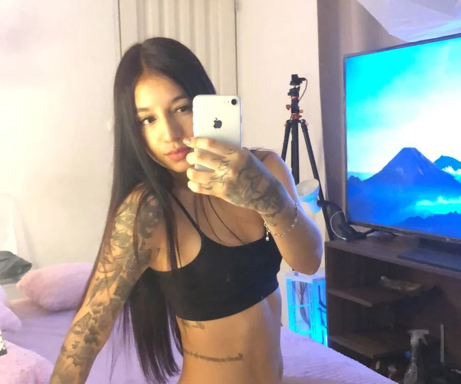 valentinaa_sweets offline chatrum