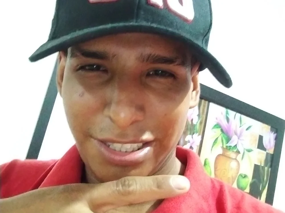 Parejasexplosivas16's Offline Chat Room