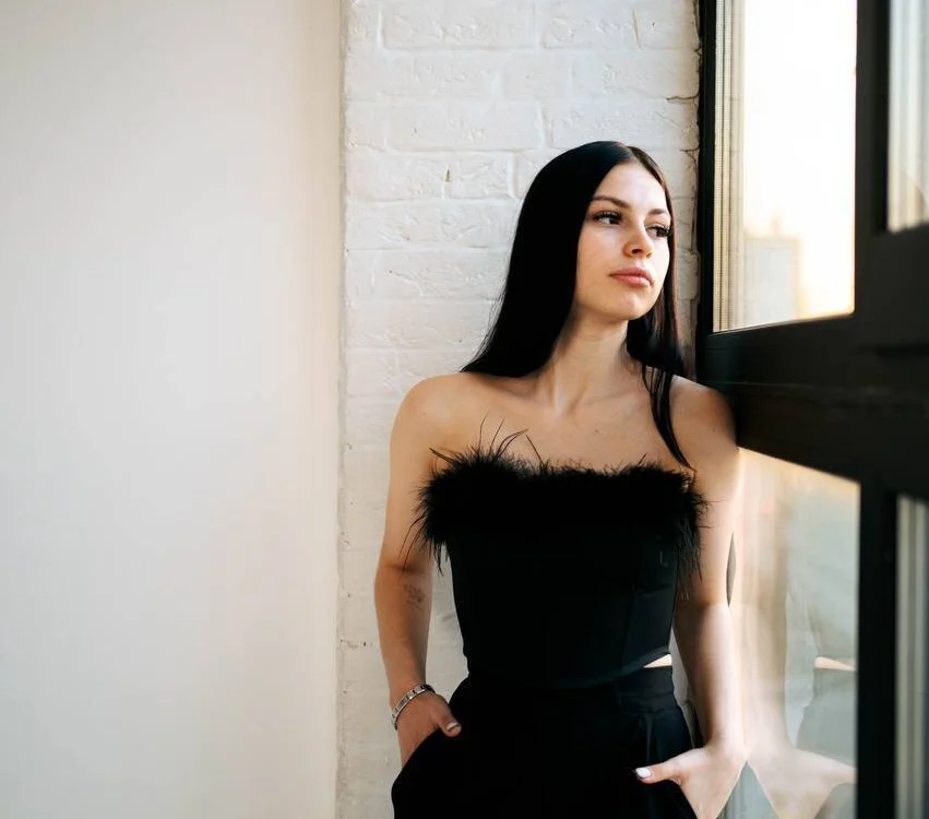 ElviaBelow's Offline Chat Room