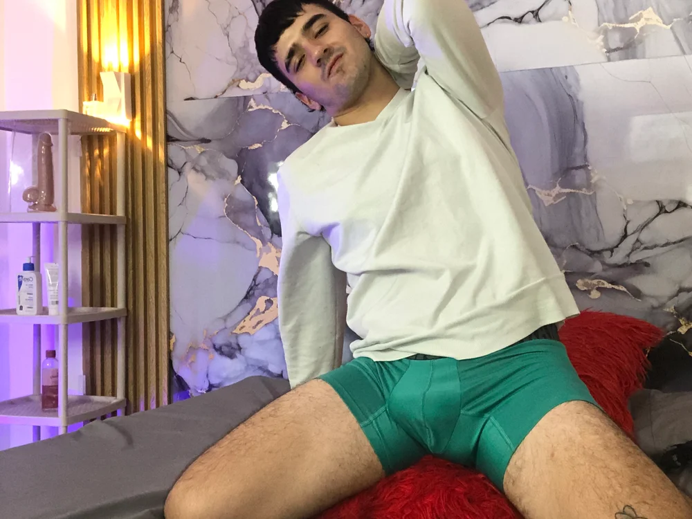 Cesar_Augusto Offline XXX Chat