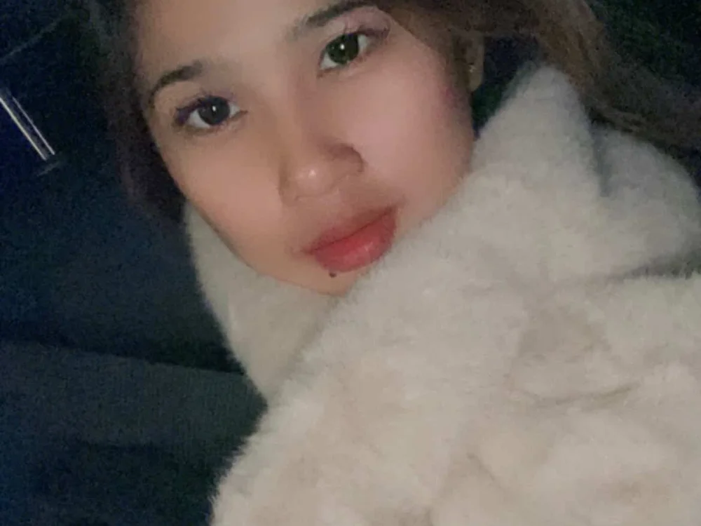 AsianHottieNICOLE's Offline Chat Room