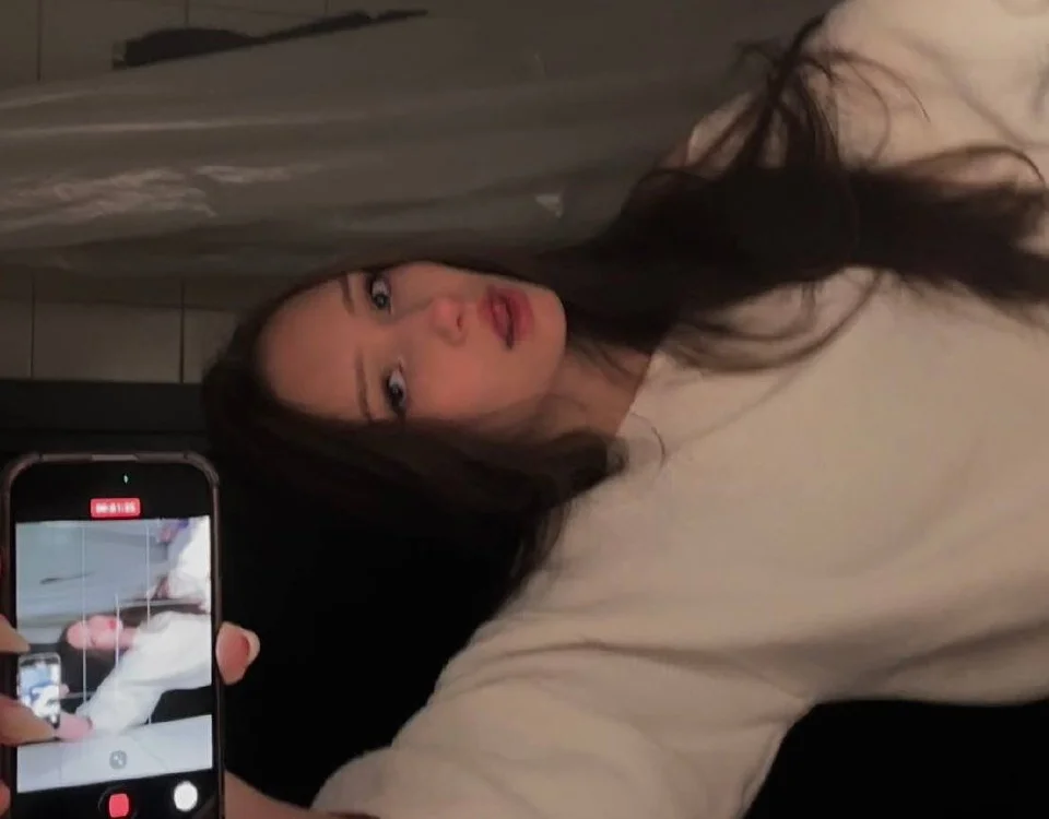 MiaNewstrom's Offline XXX Chat