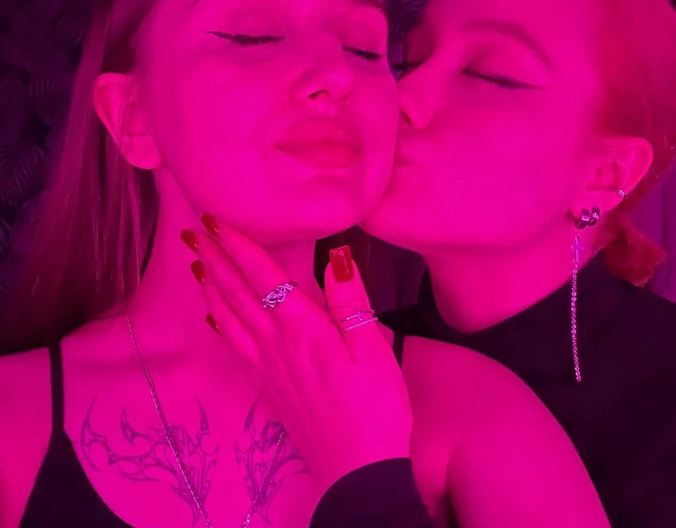 LeilaGunton's Offline XXX Chat