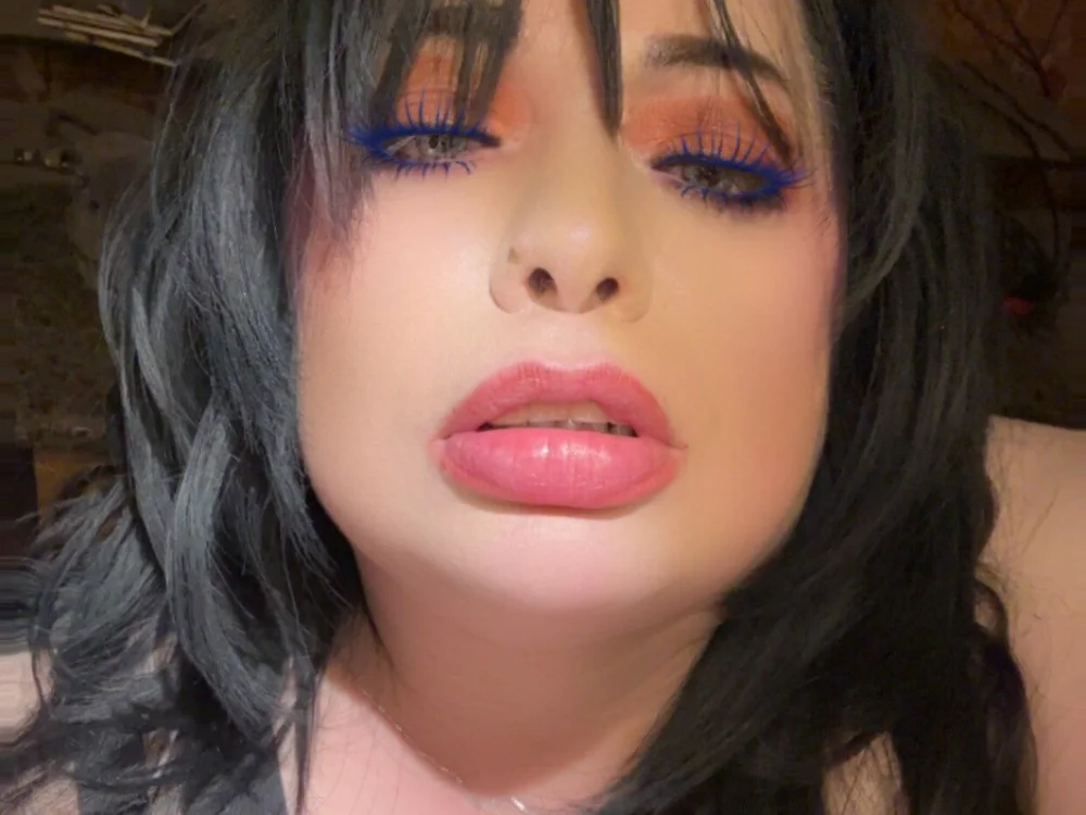 HipsLipsDelicious' Offline Chat Room