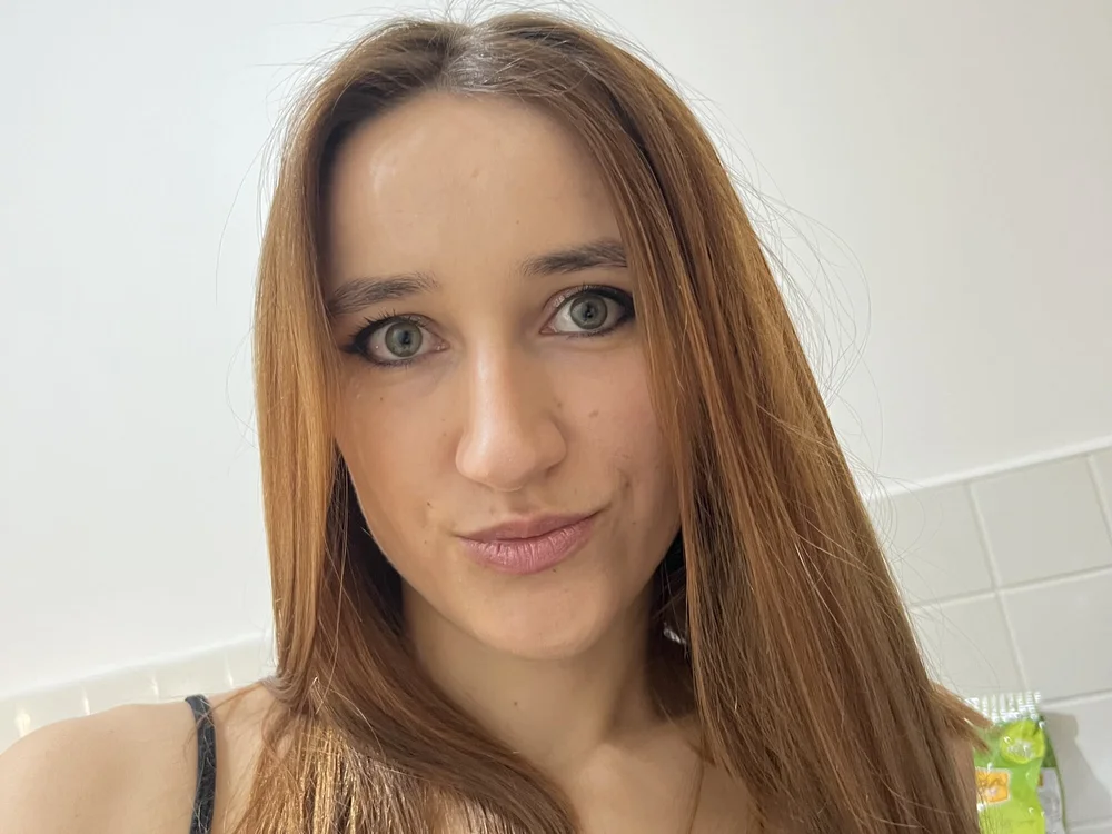 Sarah369369's Offline Chat Room