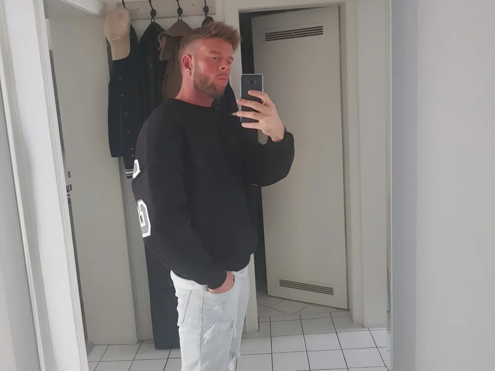 Offline XXX chat modela xXCR07xX