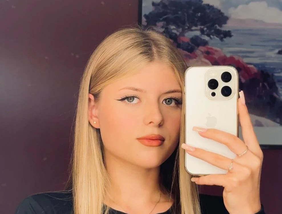 Julia_lovee's Offline XXX Chat