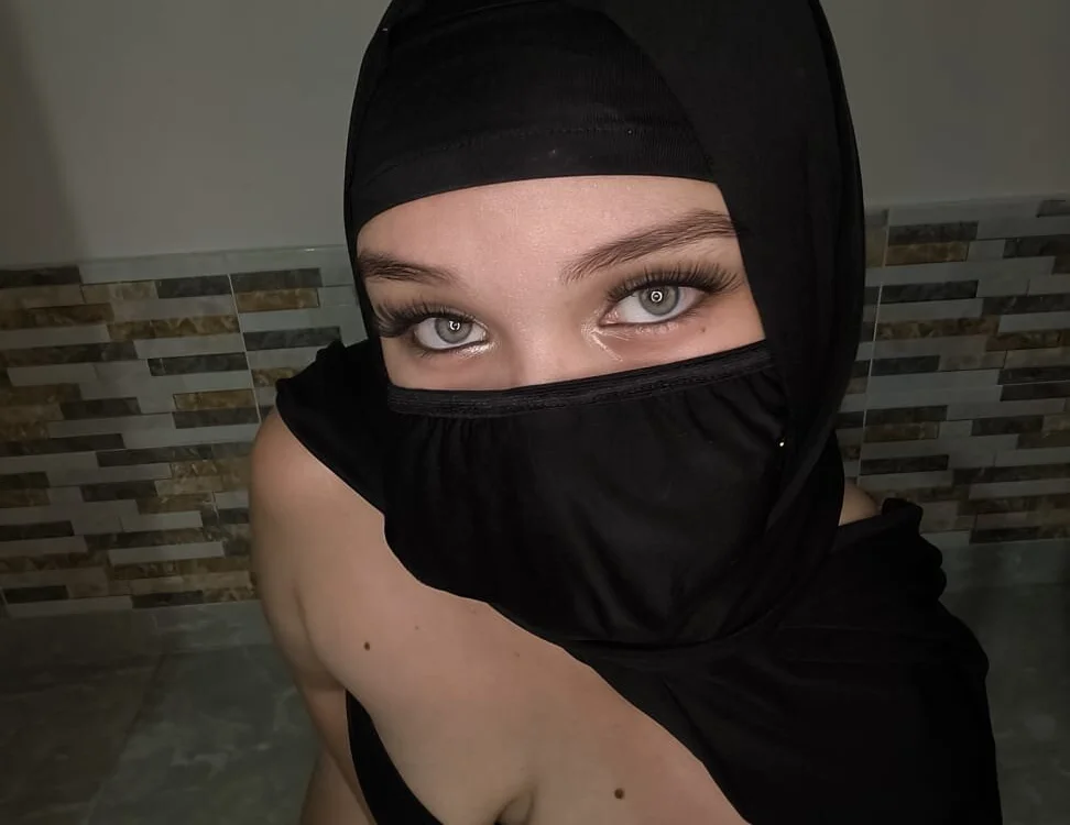 AMIRA_LUNA offline chatrum