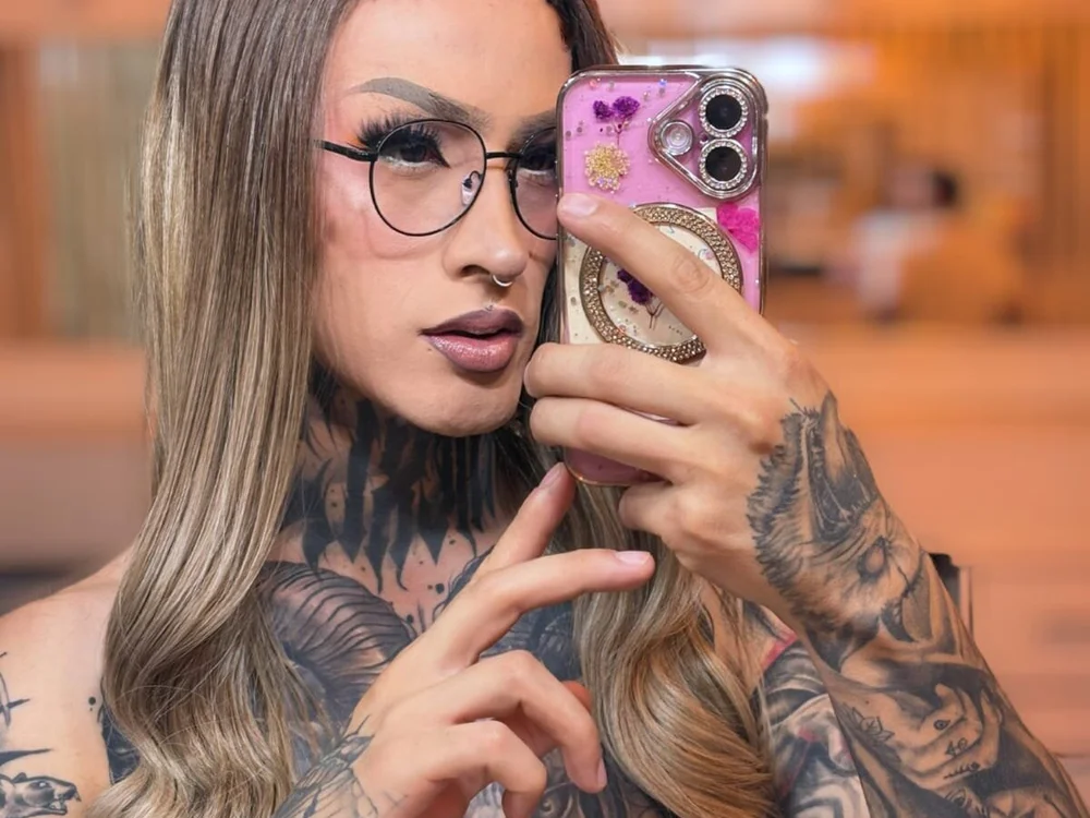 _gia_rosexn Offline XXX chat