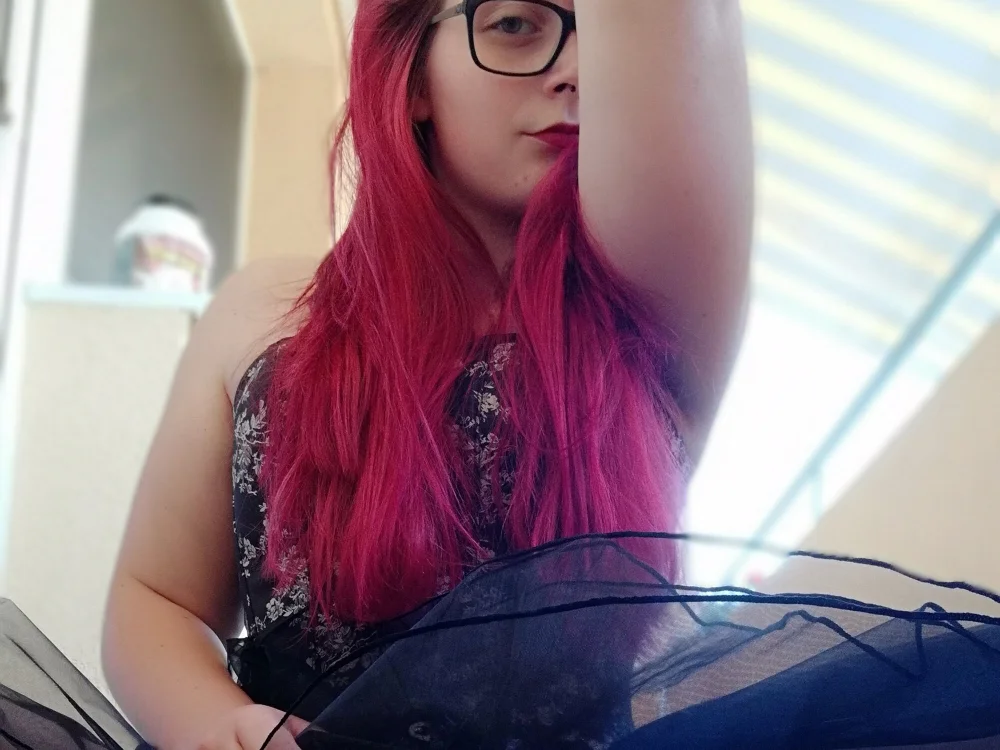RedCandyLove10's Offline Chat Room