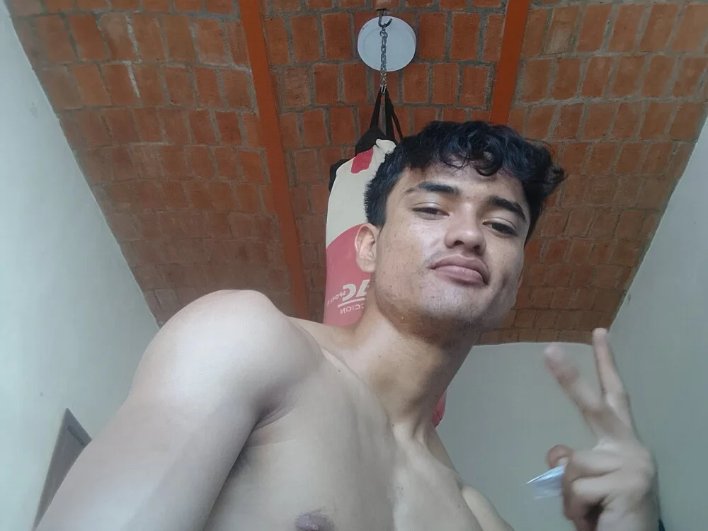 Chatroom XXX hors ligne de AlexRodriguez29